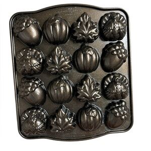Nordic Ware Autumn Cakelet Pan